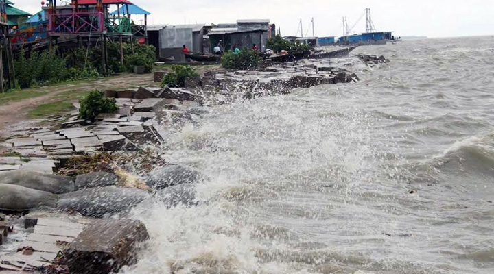 ভোলায় ভারী বর্ষণে জনজীবনে বিপর্যস্ত, নদী উত্তাল