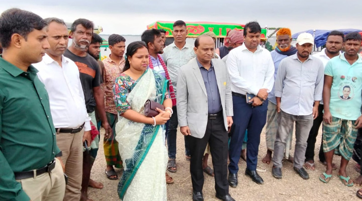 মদনে বোরো ফসলের ক্ষয়ক্ষতি পরিদর্শনে  খাদ্য সচিব