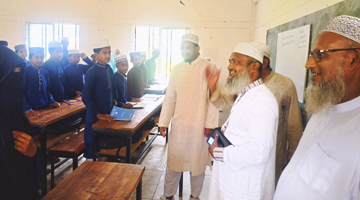 সোনাহাটের শিক্ষা প্রতিষ্ঠান পরিদর্শনে কুড়িগ্রাম-১ আসনের এমপি