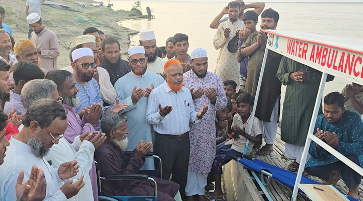 পদ্মায় নৌ অ্যাম্বুলেন্স উদ্বোধন করলেন নূরুল ইসলাম বুলবুল এমপি