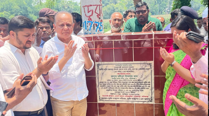 হরিরামপুরে সড়ক উন্নয়ন কাজের উদ্বোধন করলেন এমপি মঈনুল ইসলাম খান