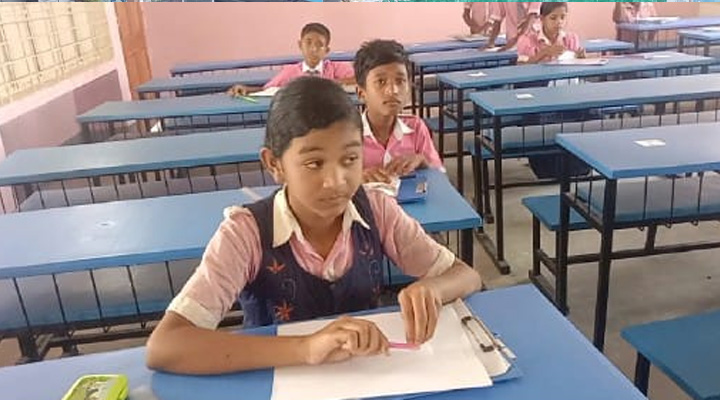 মদনে প্রাথমিক বিদ্যালয়ে শিক্ষার্থীদের কাছ থেকে ফি নেওয়ার অভিযোগ