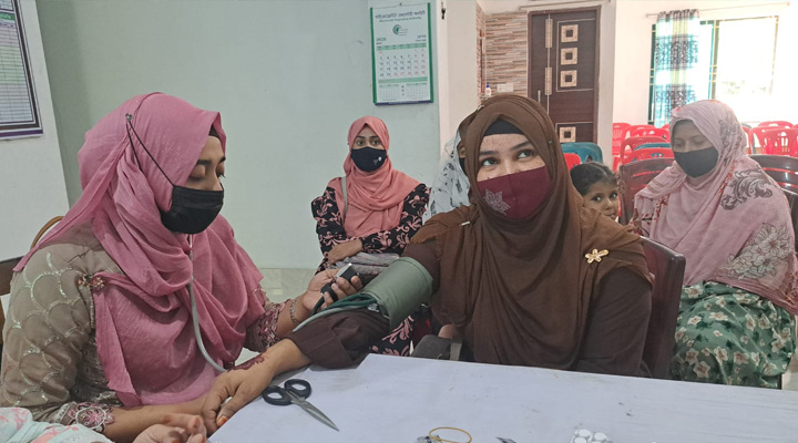 রাজবাড়ীতে ফ্রি মেডিকেল ক্যাম্প, শতাধিক মা ও শিশুর চিকিৎসাসেবা প্রদান