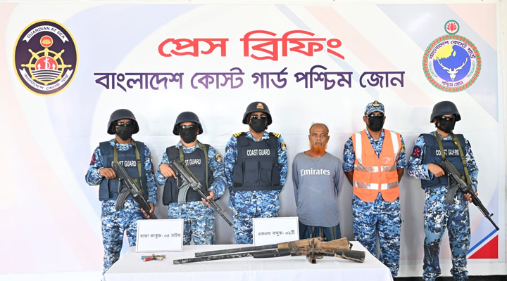 সুন্দরবনের কুখ্যাত ডাকাত ‘মেজ জাহাঙ্গীর’ অস্ত্রসহ আটক