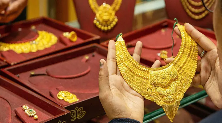 আরও কমল সোনার দাম