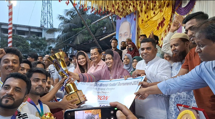 ফরিদগঞ্জে আরাফাত রহমান কোকো স্মৃতি ফুটবল টুর্নামেন্ট সম্পন্ন