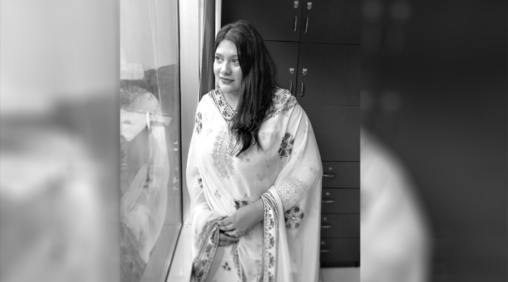 ফিরছে কারিনার মরদেহ, সোমবার মুন্সিগঞ্জে দাফন