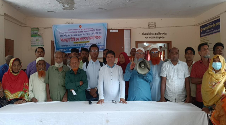 প্রসাদপুরে ভিজিএফ’র চাল বিতরণ