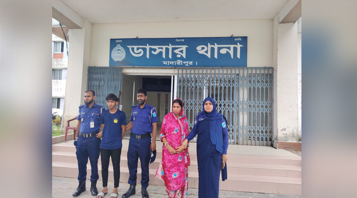 পৃথক অভিযানে  ইয়াবাসহ দুই মাদক কারবারি গ্রেফতার