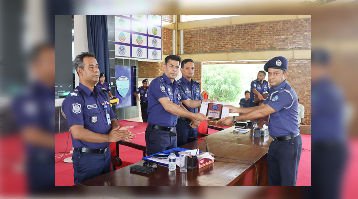 চট্টগ্রাম জেলার শ্রেষ্ঠ ওসি নির্বাচিত হলেন চন্দনাইশ থানার ওসি