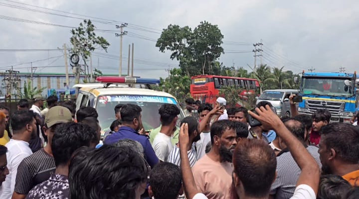 অটোরিকশা চালক হত্যার প্রতিবাদে ঢাকা- চট্টগ্রাম মহাসড়ক অবরোধ