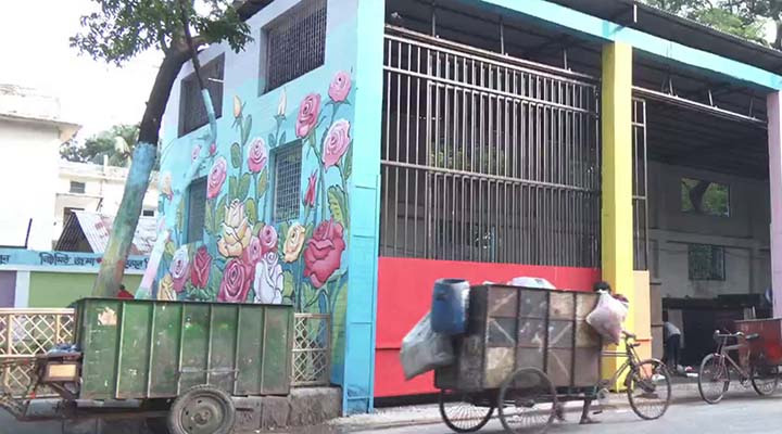 গ্রাফিতি-ফুলের বাগানে বদলে যাচ্ছে বর্জ্যের এসটিএস