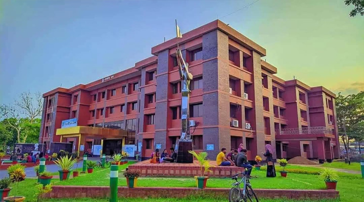 পবিপ্রবির শিক্ষক-কর্মকর্তাসহ ২২ জনের বিরুদ্ধে মামলা