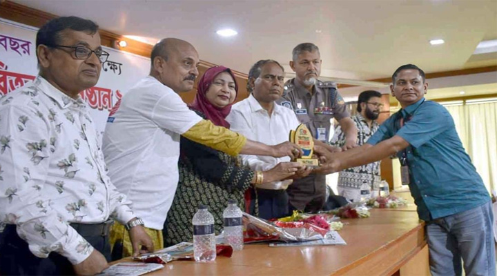 সাংবাদদাতার সম্মাননা পেলেন আরিফ উদ্দিন