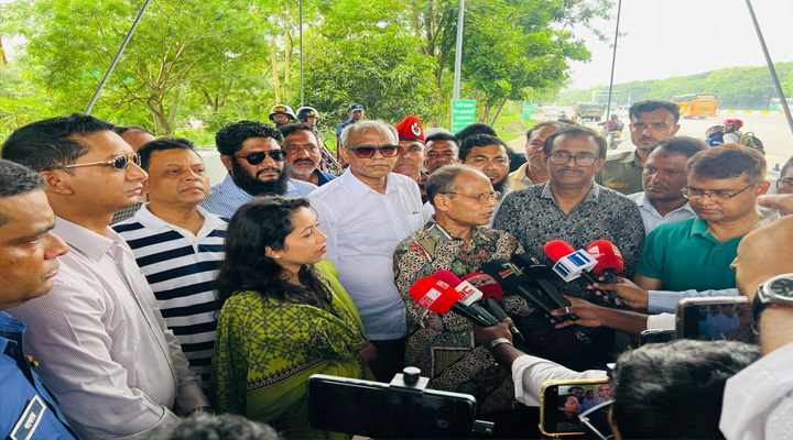 ঈদযাত্রায় মাওয়া টোল প্লাজা পরিদর্শনে এমপি আজাদ