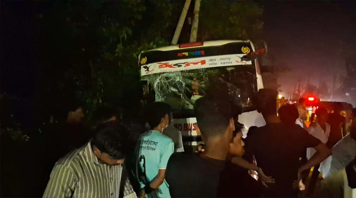 চট্টগ্রামে বাস-লেগুনার মুখোমুখি সংঘর্ষে নিহত ৩