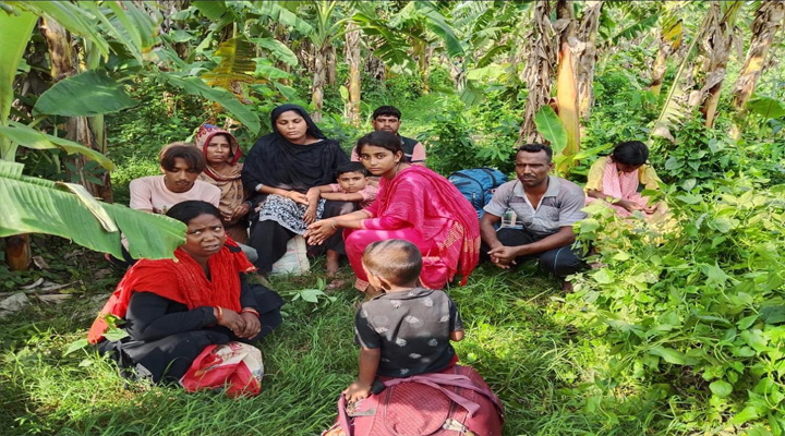 চুয়াডাঙ্গা সীমান্তে ১০ বাংলাদেশি আটক