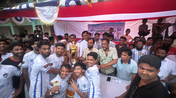 মুকসুদপুরে ফুটবল শিরোপা জিতল ২০২১ ব্যাচ