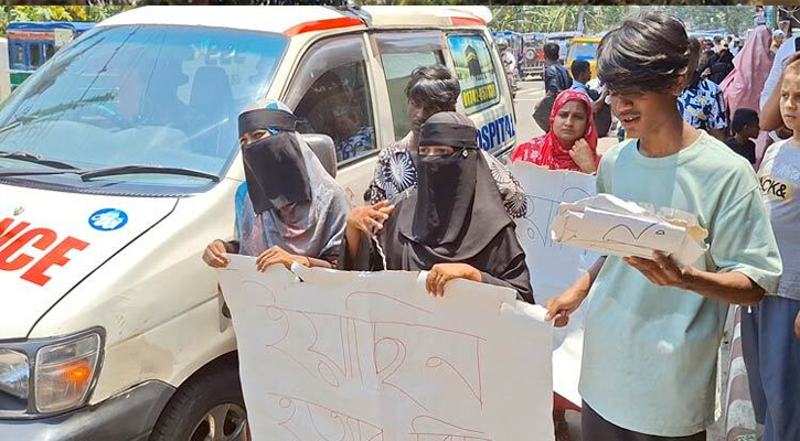 চাঁদপুরে কিশোর হত্যার বিচারের দাবিতে মরদেহ নিয়ে সড়কে বিক্ষোভ