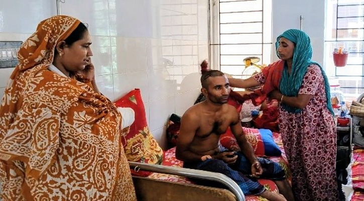 শরীরে ৭৫ সেলাই, শয্যাশায়ী মঈন উদ্দিন
