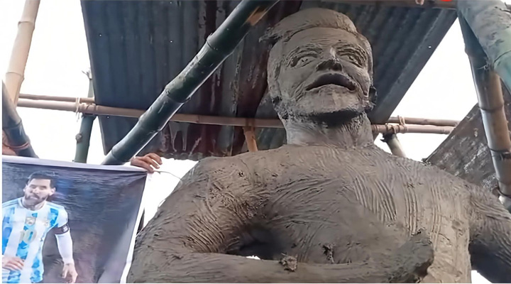 মুকসুদপুরে মেসি-ভালোবাসার অনন্য নিদর্শন: নির্মাণ হচ্ছে ১৬ ফুট উচ্চতার বিশাল ভাস্কর্য