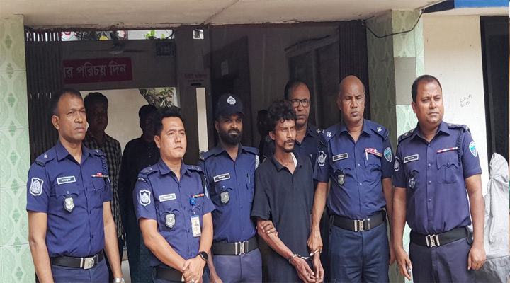 যাত্রী সেজে হামলা, আটক ১