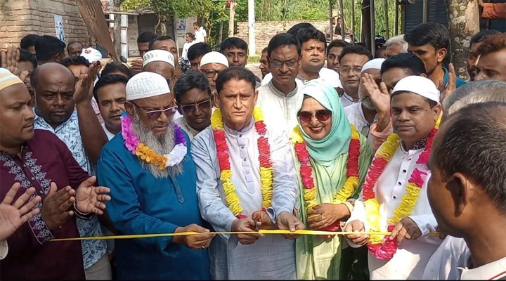 মান্দায় সড়ক পাকাকরণ কাজ উদ্বোধন
