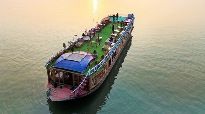ঢাকার কাছেই পদ্মা নদীতে হাউস বোট ভ্রমণ