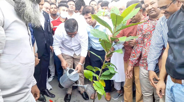পরিচ্ছন্ন ও বাসযোগ্য দেশ গড়ে তুলতে সরকার বদ্ধপরিকর: প্রতিমন্ত্রী