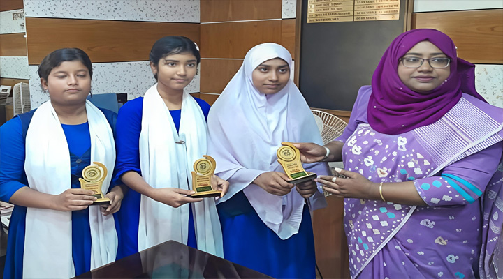 পত্নীতলায় দুর্নীতি বিরোধী বিতর্ক প্রতিযোগিতা