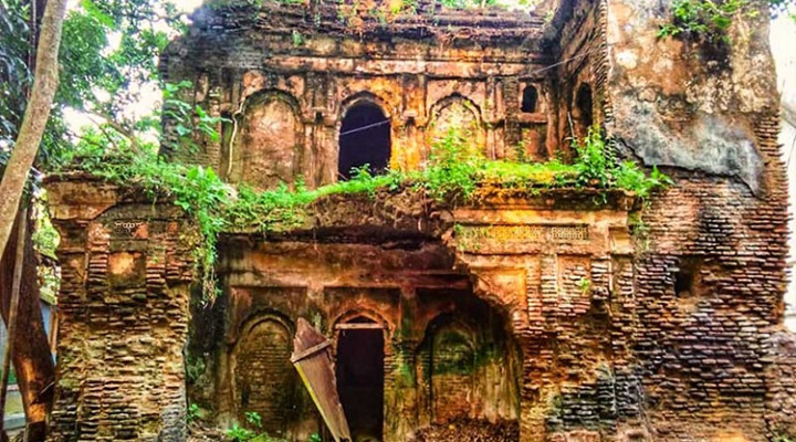 ঘুরে আসুন শরীয়তপুরের ধানুকা মনসা বাড়ি