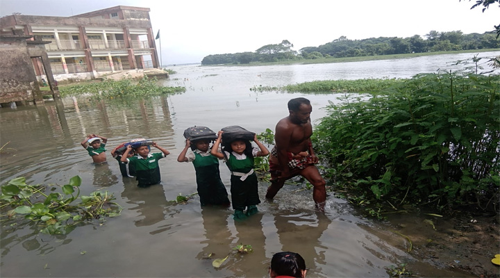 হাওরাঞ্চলে বর্ষায় শিক্ষা ব্যবস্থা মরণ দশার চিত্র
