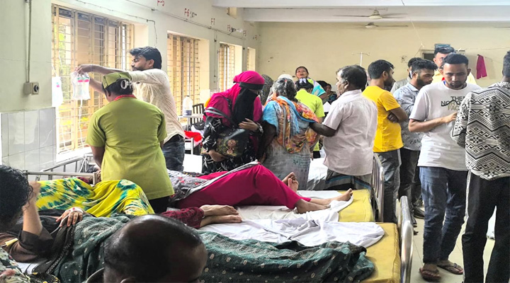 ড্রেসম্যান গার্মেন্টসে আতঙ্ক: দূষিত পানির অভিযোগে শতাধিক শ্রমিক অসুস্থ