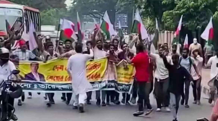 সীমানা জটিলতায় পুলিশের ঠেলাঠেলি