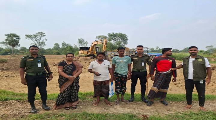 গোদাগাড়ীতে অবৈধ মাটি কাটার দায়ে যুবককে  জরিমানা