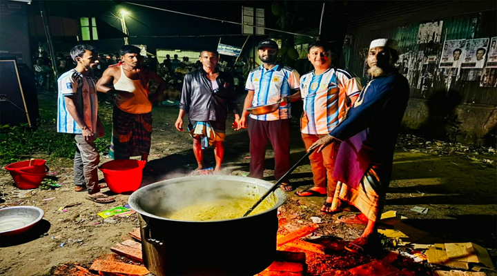 ধনবাড়ীতে আর্জেন্টিনার জয়কে ঘিরে ধোঁয়া ওঠা খিচুড়ি-মাংসের মহোৎসব