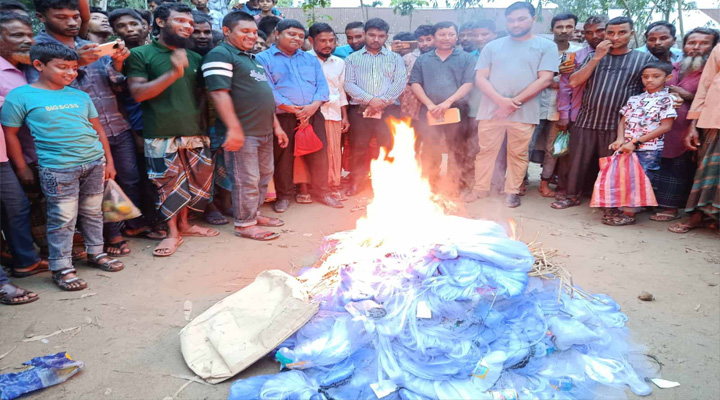 পঞ্চগড়ে ১৬৫টি কারেন্ট জাল জব্দের পর পুড়িয়ে ধ্বংস
