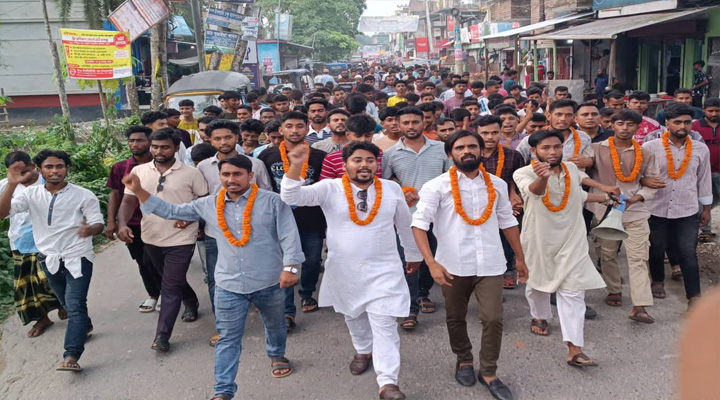 সালথায় নবগঠিত ছাত্রদলের আনন্দ মিছিল,অন্যদিকে পুনর্বিবেচনার দাবিতে সংবাদ সম্মেলন