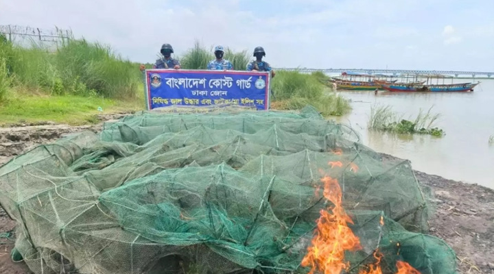 পদ্মায় ১৭৭ টি চায়না দুয়ারি জাল জব্দ