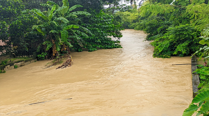 টানা বৃষ্টিতে বাড়ছে নদীর পানি, আকস্মিক বন্যার শঙ্কা