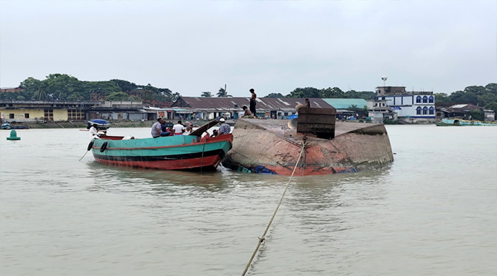 তিন নদীর মোহনায় কার্গোডুবি