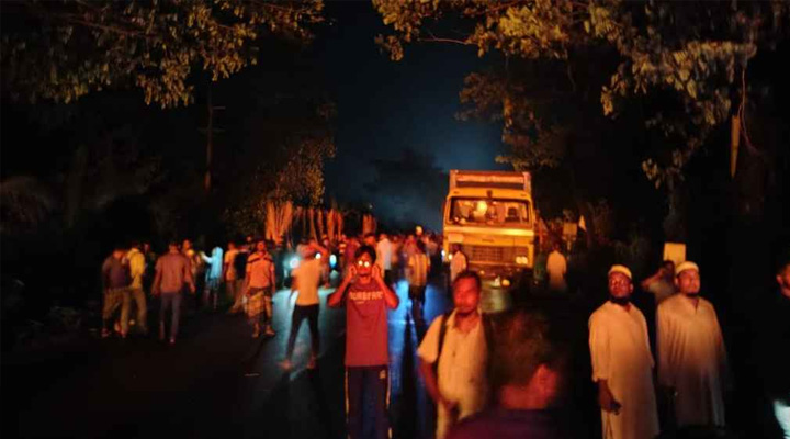 ফরিদপুরে বাসচাপায় নিহত ৫, ৬ গাড়িতে আগুন