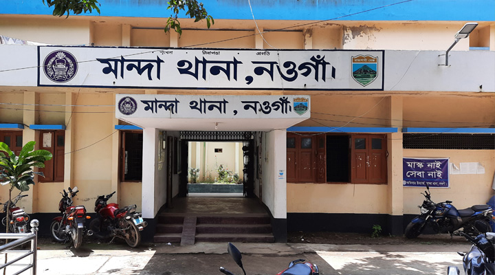 মান্দায় ভ্যান উল্টে চালকের মৃত্যু
