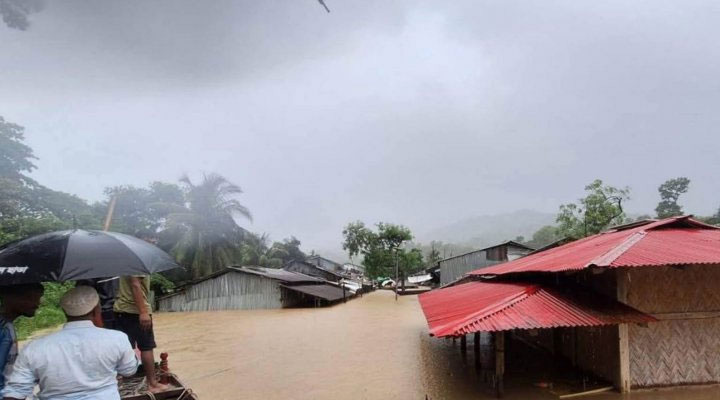 বন্যা-পাহাড়ধসে অর্ধশতাধিক প্রাণহানি বিপর্যয়ের নেপথ্যে কী