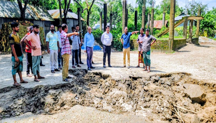 মনোহরদীতে ক্ষয়ক্ষতি পরিদর্শনে প্রশাসন-নেতারা