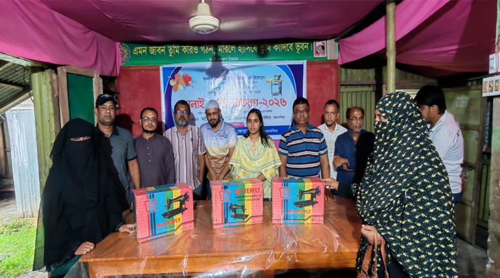 গৌরীপুরে আত্মকর্মসংস্থানে ৩ নারীকে সেলাই মেশিন বিতরণ