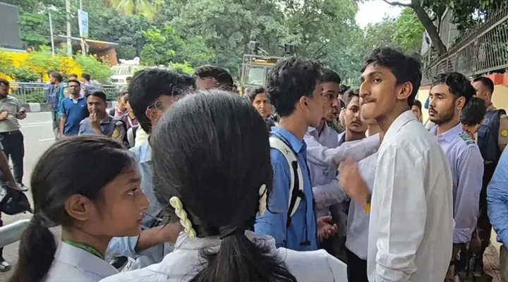 মন্ত্রীর পদত্যাগের দাবি বাদ, ৬ দাবি শিক্ষার্থীদের