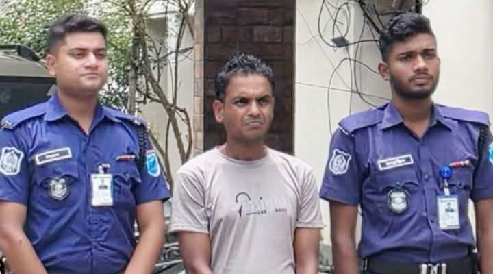 শিশুশিক্ষার্থীকে শ্লীলতাহানির মামলায় স্কুলের দপ্তরি গ্রেপ্তার