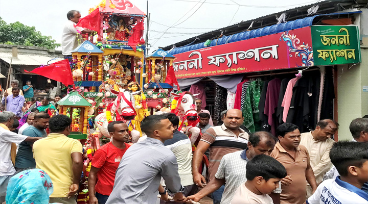 আত্রাইয়ে ঐতিহ্যবাহী জগন্নাথ দেবের রথযাত্রা অনুষ্ঠিত