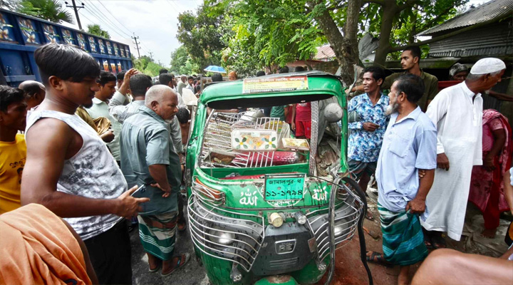 জামালপুরে সড়ক দূর্ঘটনায় নারী-শিশুসহ নিহত ৩
